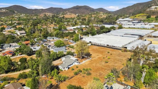 1045 Warmlands Avenue, Vista, CA 92084