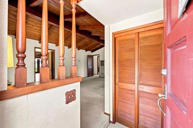 1045 Warmlands Avenue, Vista, CA 92084