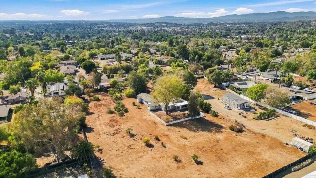 1045 Warmlands Avenue, Vista, CA 92084