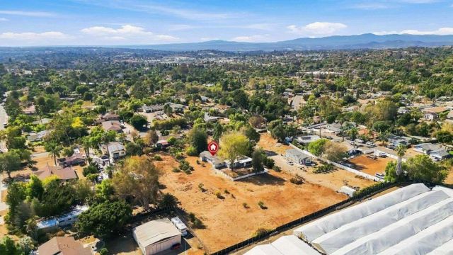 1045 Warmlands Avenue, Vista, CA 92084
