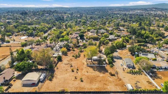 1045 Warmlands Avenue, Vista, CA 92084