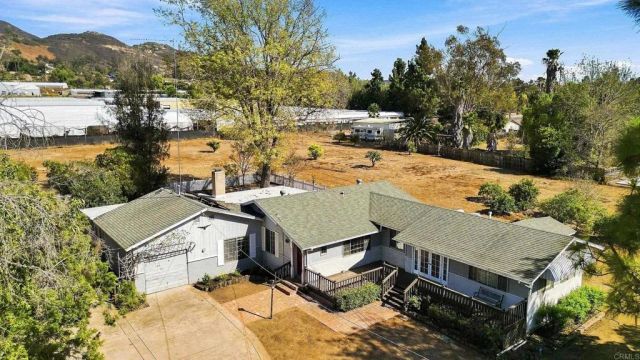 1045 Warmlands Avenue, Vista, CA 92084