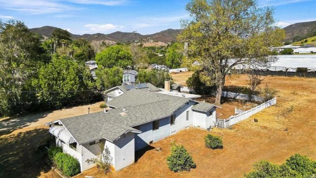 1045 Warmlands Avenue, Vista, CA 92084