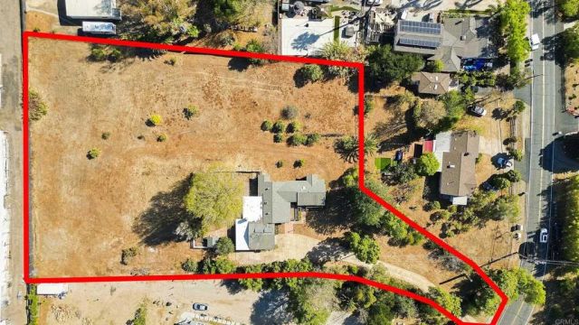 1045 Warmlands Avenue, Vista, CA 92084