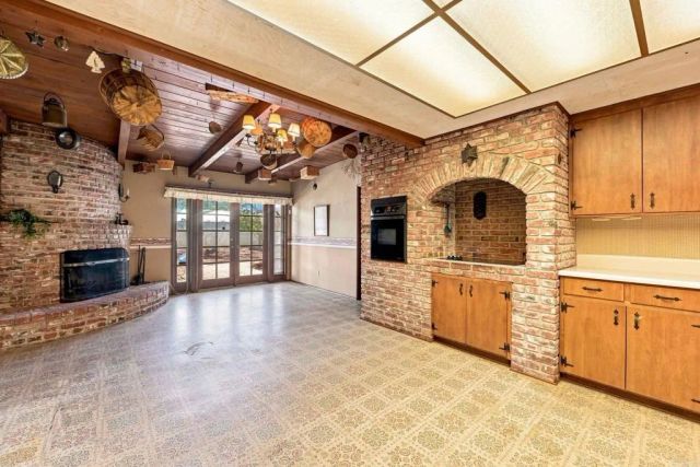 1045 Warmlands Avenue, Vista, CA 92084