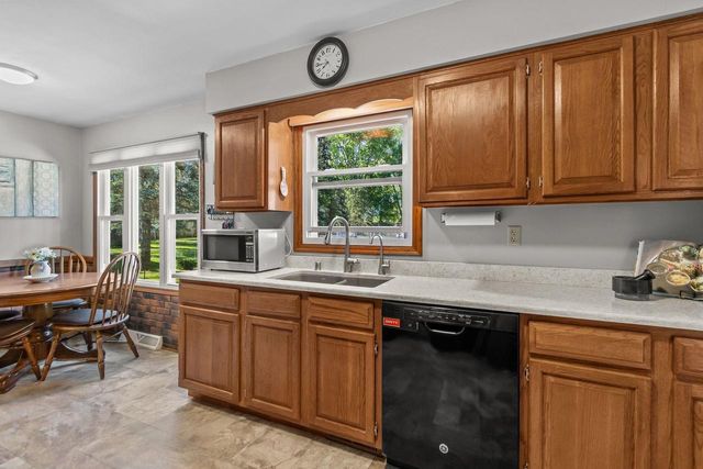101 BRIAR DRIVE, Neenah, WI 54956