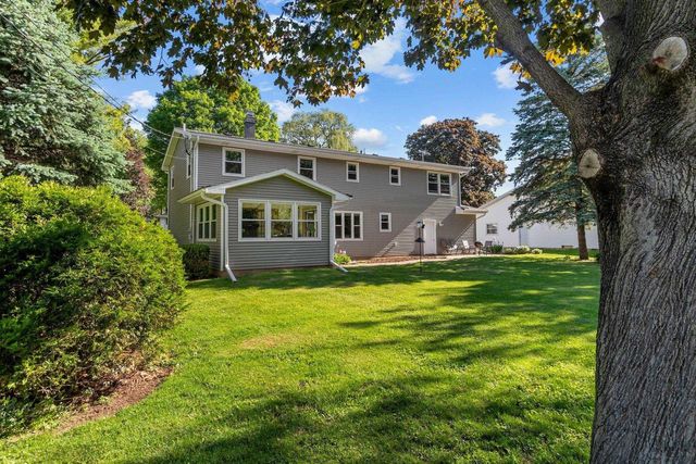 101 BRIAR DRIVE, Neenah, WI 54956