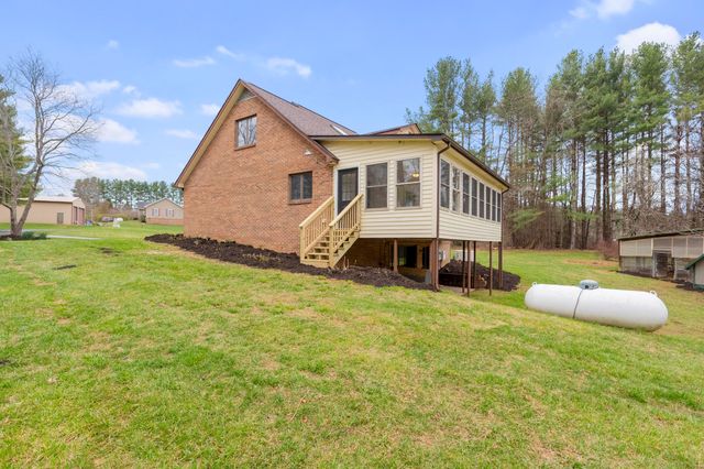 1978 Laurel Creek RD NE, Pilot, VA 24138