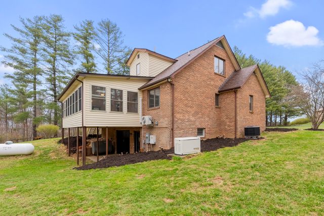 1978 Laurel Creek RD NE, Pilot, VA 24138