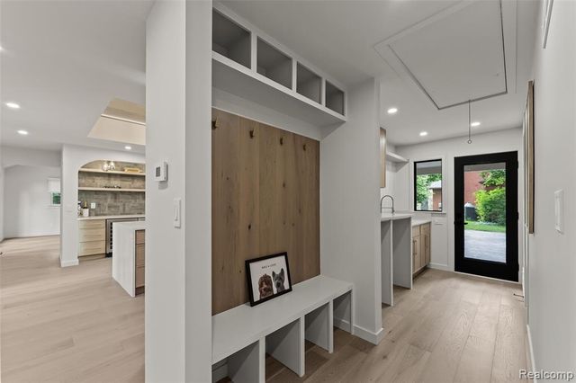 4154 Nearbrook Road, Bloomfield Hills, MI 48302