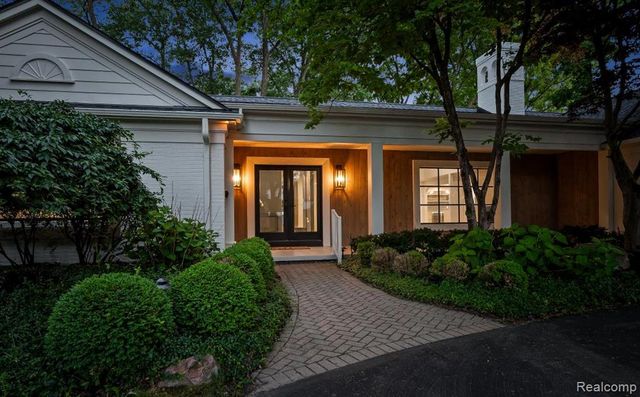 4154 Nearbrook Road, Bloomfield Hills, MI 48302