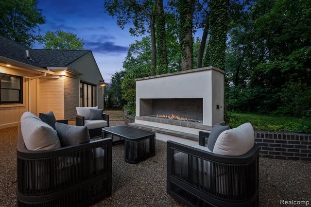 4154 Nearbrook Road, Bloomfield Hills, MI 48302