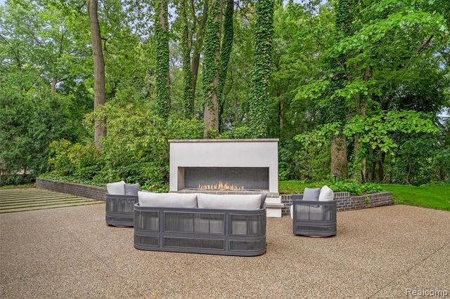 4154 Nearbrook Road, Bloomfield Hills, MI 48302