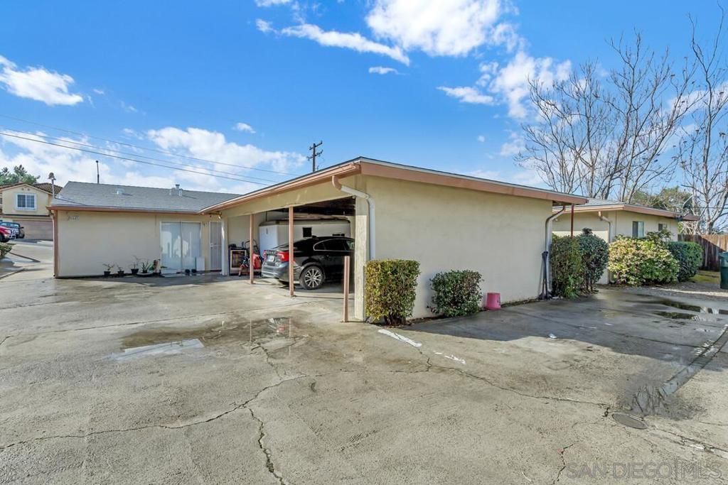 Image 3 of property listing at 120 Trellis Lane, Escondido, CA 92056