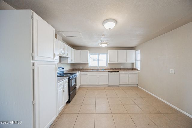 2062 E NANCY Lane, Phoenix, AZ 85042