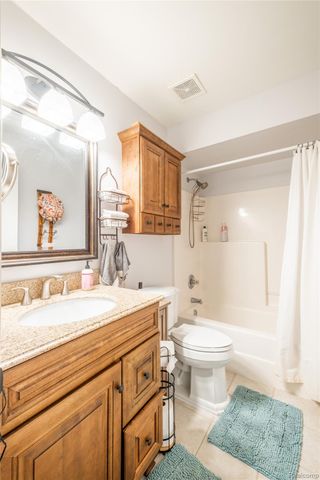243 Oak Ridge Drive, Pontiac, MI 48341