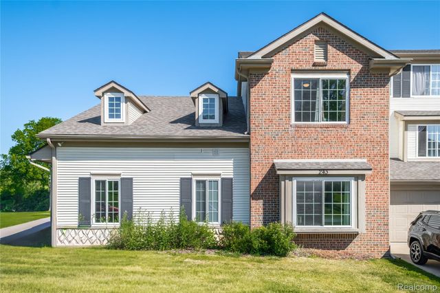 243 Oak Ridge Drive, Pontiac, MI 48341