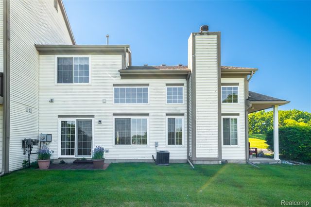 243 Oak Ridge Drive, Pontiac, MI 48341