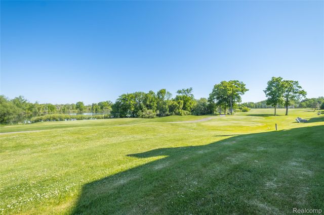 243 Oak Ridge Drive, Pontiac, MI 48341