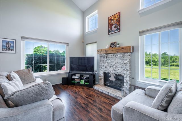 243 Oak Ridge Drive, Pontiac, MI 48341