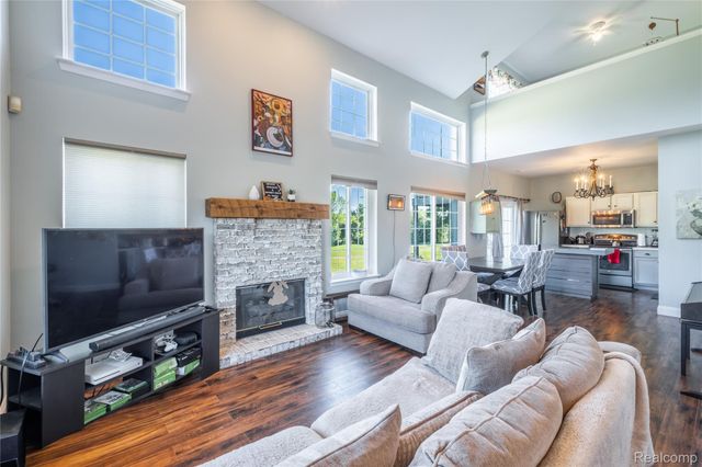 243 Oak Ridge Drive, Pontiac, MI 48341