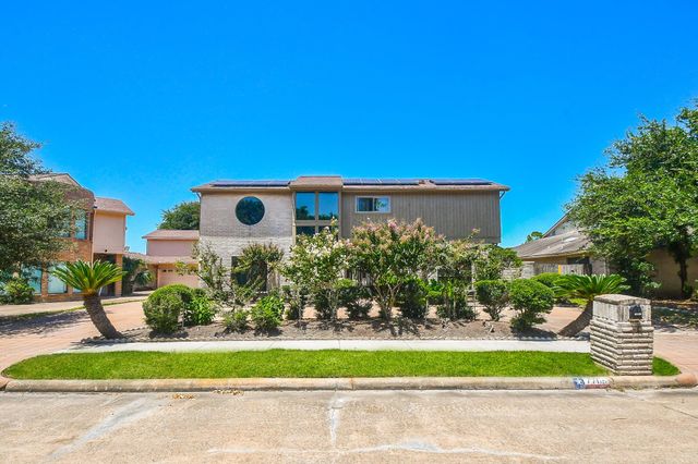 7706 Coachwood Drive, Houston, TX 77071