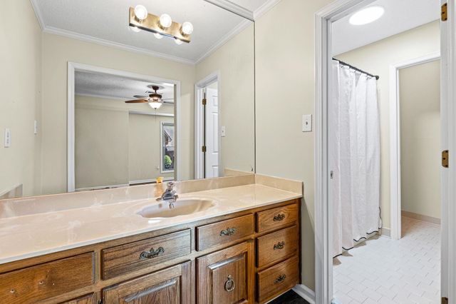 1040 PARK COURT DR, Memphis, TN 38119