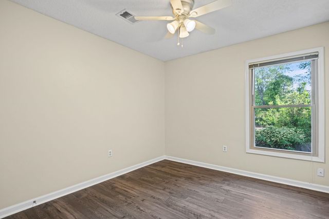 1040 PARK COURT DR, Memphis, TN 38119