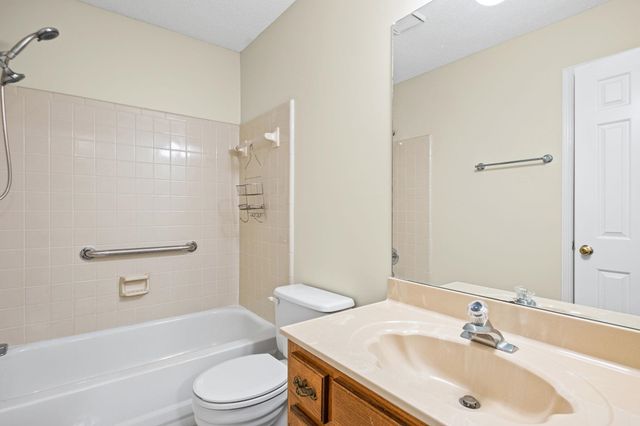 1040 PARK COURT DR, Memphis, TN 38119