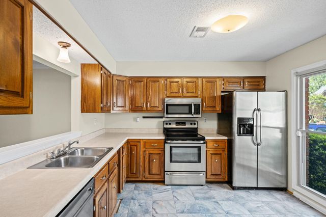 1040 PARK COURT DR, Memphis, TN 38119