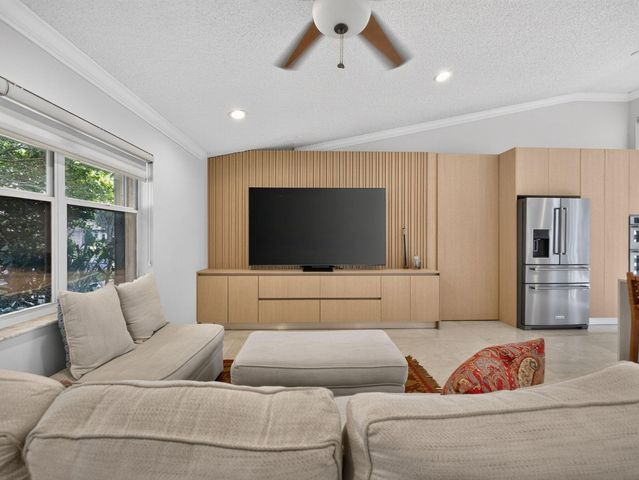 832 WATERVIEW Drive, Weston, FL 33326