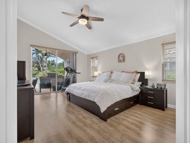 832 WATERVIEW Drive, Weston, FL 33326