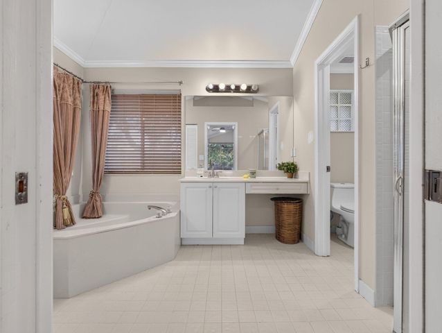 832 WATERVIEW Drive, Weston, FL 33326