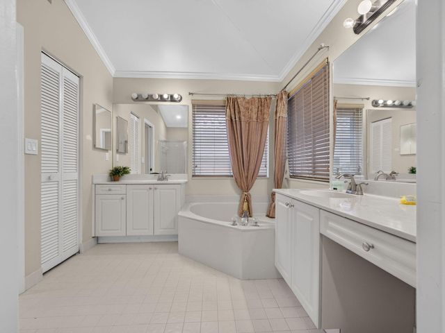 832 WATERVIEW Drive, Weston, FL 33326