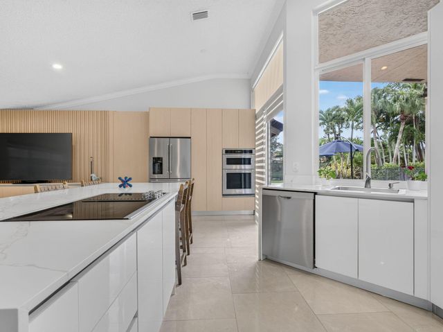 832 WATERVIEW Drive, Weston, FL 33326