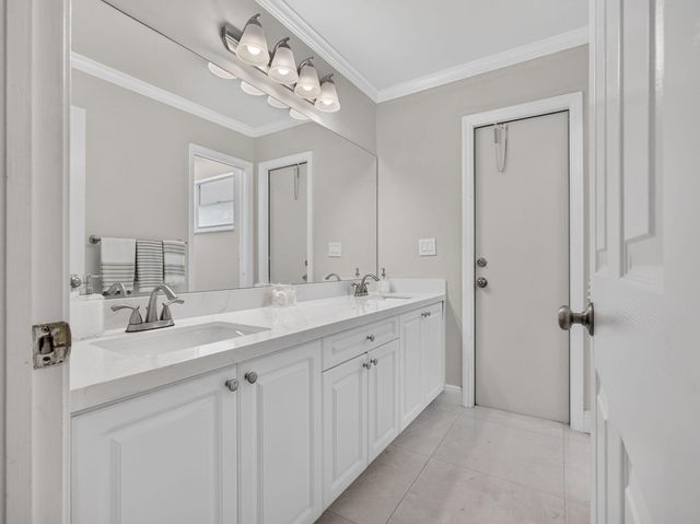 832 WATERVIEW Drive, Weston, FL 33326