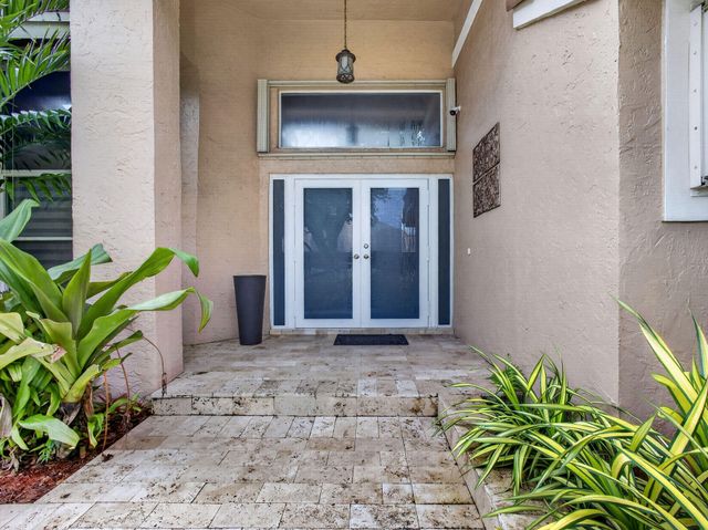 832 WATERVIEW Drive, Weston, FL 33326