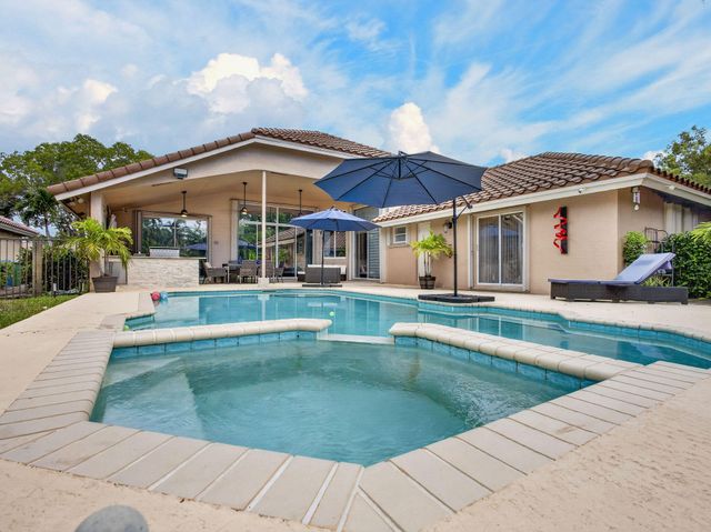 832 WATERVIEW Drive, Weston, FL 33326