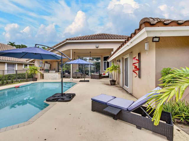 832 WATERVIEW Drive, Weston, FL 33326