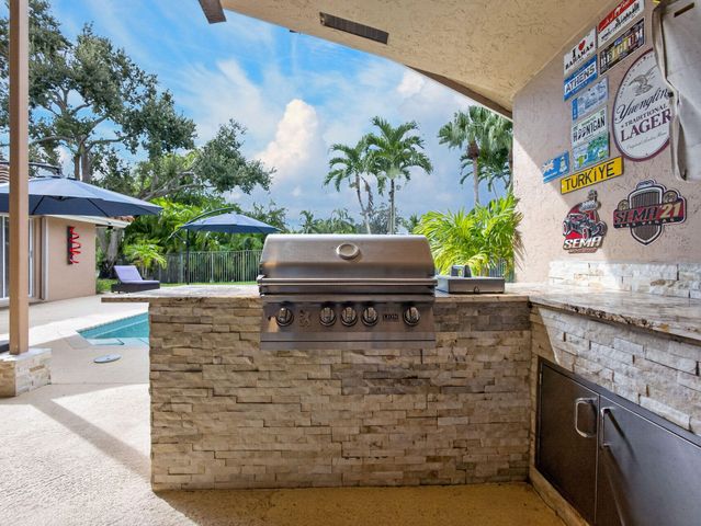 832 WATERVIEW Drive, Weston, FL 33326