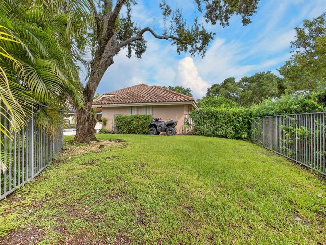 832 WATERVIEW Drive, Weston, FL 33326