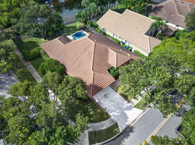 832 WATERVIEW Drive, Weston, FL 33326