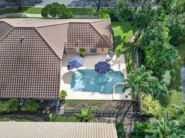 832 WATERVIEW Drive, Weston, FL 33326