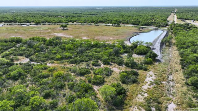 32 AC Fm 791, Falls City, TX 78113