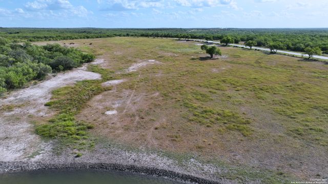 32 AC Fm 791, Falls City, TX 78113