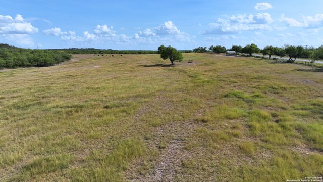 32 AC Fm 791, Falls City, TX 78113