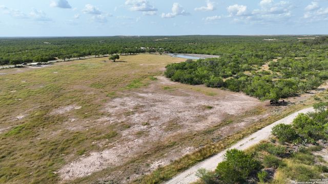 32 AC Fm 791, Falls City, TX 78113