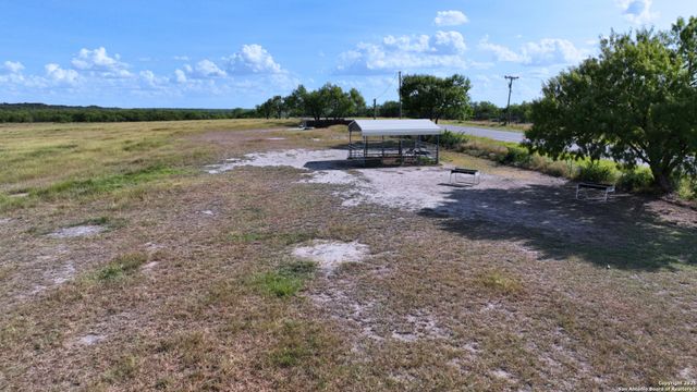 32 AC Fm 791, Falls City, TX 78113