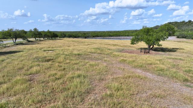 32 AC Fm 791, Falls City, TX 78113