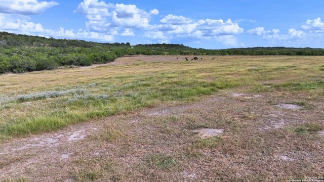 32 AC Fm 791, Falls City, TX 78113